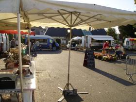 Le marché sous le soleil